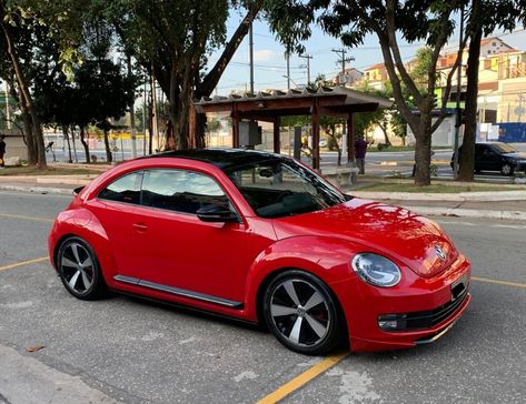 Volkswagen Beetle Decor, Red Vw Beetle, Red Beetle, Vw Ideas, Vw New Beetle, Bug Car, Old Vintage Cars, Volkswagen Bug, Beetle Car