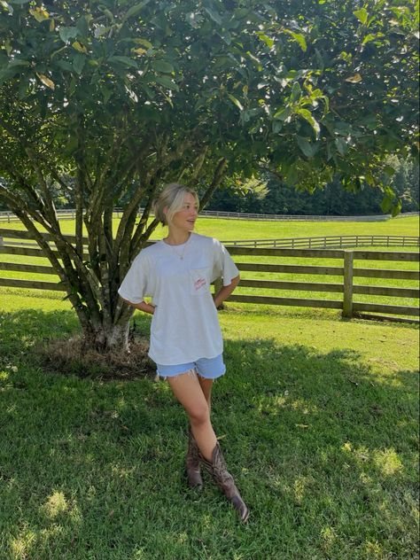 Farm western aesthetic cowgirl boots jean shorts Aesthetic Cowgirl Boots, Aesthetic Cowgirl, Western Aesthetic, Cowgirl Boots, Jeans And Boots, Jean Shorts, Boots, Denim Shorts