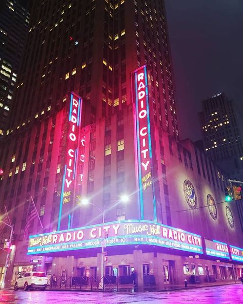 Late night strolls through NYC, particularly during wet and rainy nights when no one else is out make for some pretty spectacular shots! Phots by Dana Dowd. Radio City Music Hall, Rainy Night, Radio City, City New York, Music Hall, City Photography, Music History, Night Photography, Chorus