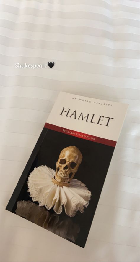 Hamlet Book Aesthetic, Shakespeare Books Aesthetic, William Shakespeare Aesthetic, William Shakespeare Books, Hamlet Book, Hamlet Aesthetic, Hamlet Shakespeare, Shakespeare Books, Shakespeare Hamlet