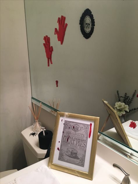 Powder room - Sweeney Todd  inspiration - Tim Burton Halloween party 2017 Sweeney Todd Themed Party, Sweeney Todd Decorations, Sweeney Todd Party, Tim Burton Halloween Party, Tim Burton Halloween, Tim Burton Party, Tim Burton Movie, Sweeney Todd, Salon Ideas