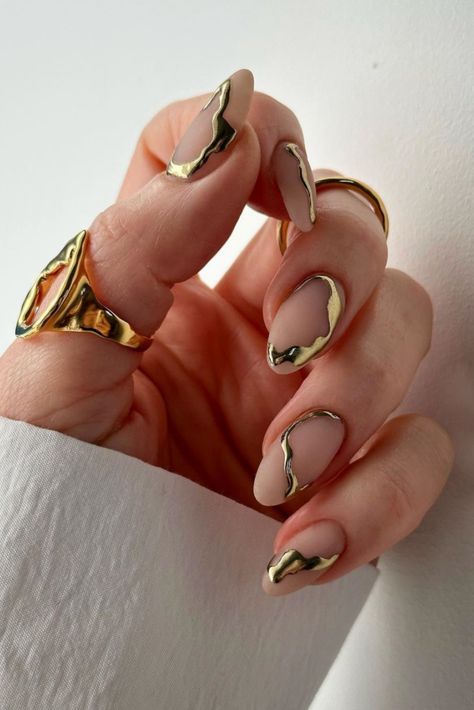 New Year's Nails: 30 Unbelievably Glam Ideas to Rock Your Party! Goddess Nail Art, Matte Acrylic Nails, Acrylic Nails Stiletto, Esthetics Room, Kutek Disney, Nagellack Trends, Smink Inspiration, Nail Art Set, Makijaż Smokey Eye