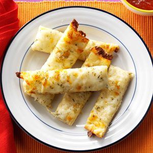 Garlic-Cheese Flatbread Recipe: How to Make It Cheese Sticks Recipe, Mix Pizza, Cheese Flatbread, Local Pizza, Garlic Cheese, Copycat Restaurant Recipes, Cheese Sticks, Pizza Hut, Breadsticks