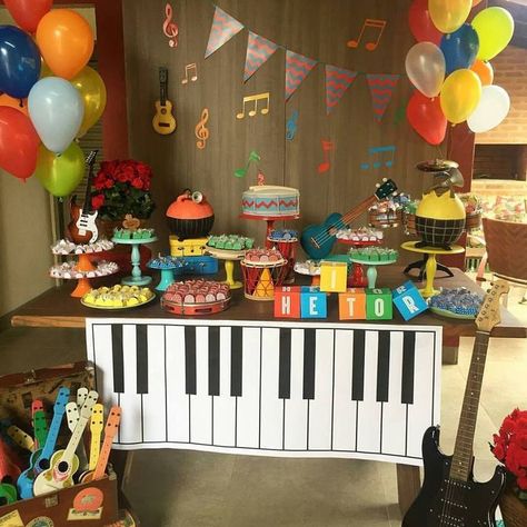 Mesa de dulces para un cumpleaños con temática musical.   #paraniños #decoraciónfiestas #allegromagico Music Birthday Party Theme, Music Party Decorations, Music Birthday Party, Music Theme Birthday, Music Themed Parties, Music Birthday, Baby Boy 1st Birthday, Theme Birthday Party, Music Party