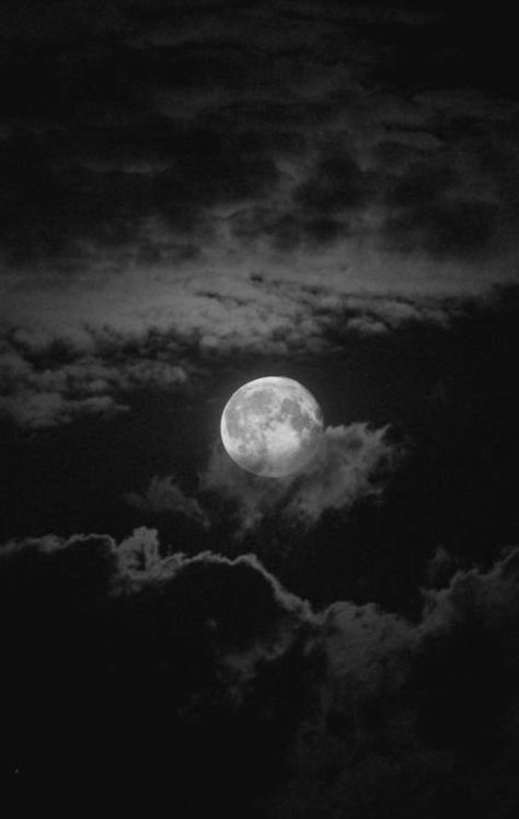 Egirl Aesthetic Wallpaper, Moonlight Photography, Egirl Aesthetic, The Moon Is Beautiful, Night Sky Wallpaper, Moon Pictures, Moon Photography, Dark Moon, The Full Moon