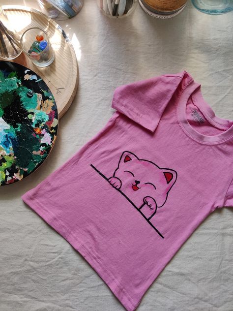 Fabric Paint Tshirt Ideas, Fabric Colour Painting On Cloth, Clothes Painting Ideas Tshirt, Tshirt Painting Ideas Acrylics, T Shirt Painting Ideas Acrylics, Drawing On Tshirt, Diy Tshirt Painting Ideas, Boys Pink Shirt, Happy Birthday Painting