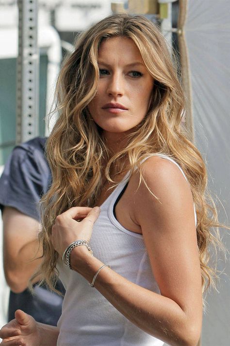 Gisele Hair, Gisele Bundchen Hair, Gisele Caroline Bündchen, Wavy Haircuts, Haircuts For Wavy Hair, Fresh Hair, Gisele Bündchen, Gisele Bundchen, Long Faces