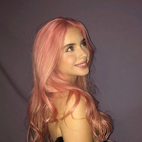 Pinterest: jajnagyon∆ Light Pink Hair, Peach Hair, Pastel Pink Hair, Hair Streaks, Dye My Hair, Hair Dye Colors, Hair Inspiration Color, Hair Inspo Color, Grunge Hair