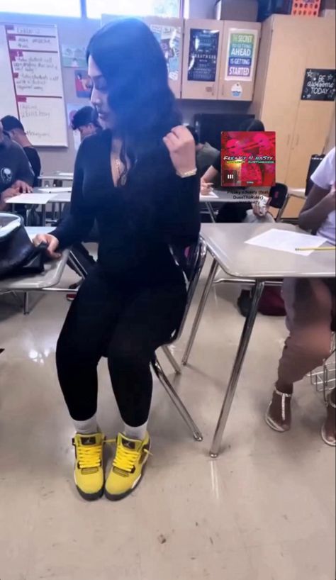 Thug Aesthetic Outfits, 2019 Baddie Aesthetic, Latina Outfits School Ideas, School Outfits Uniform Baddie, Latina Outfits Winter, Cute Fits For School Baddie, Baddie Outfits With Jordans, Latina Fits For School, Basic Latina Outfits