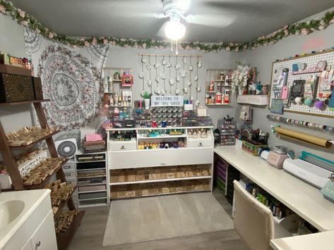 She shed craft room She Shed For Small Business, Small She Shed Craft Room Ideas, She Shed Workshop Craft Rooms, She Shed Ideas Interior Craft Rooms, Shed Craft Room Ideas, Craft Shed Interior, Craft Shed Interior Ideas, Crafting She Shed, Shed Craft Room