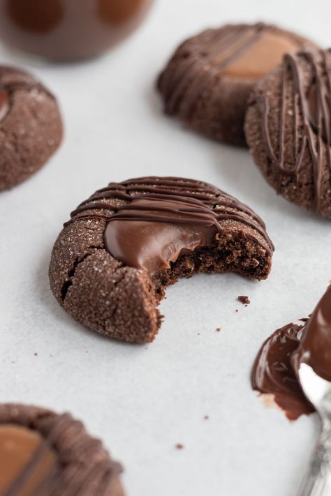 Chocolate Espresso Irish Cream Thumbprint Cookies - The Hungry Kitchen Espresso Thumbprint Cookies, Coffee Christmas Cookies, Espresso Martini Cookies, Irish Cream Cookies, Espresso Cookies Recipe, Cream Ganache, Savory Cookies, Espresso Cookies, Roulade Recipe