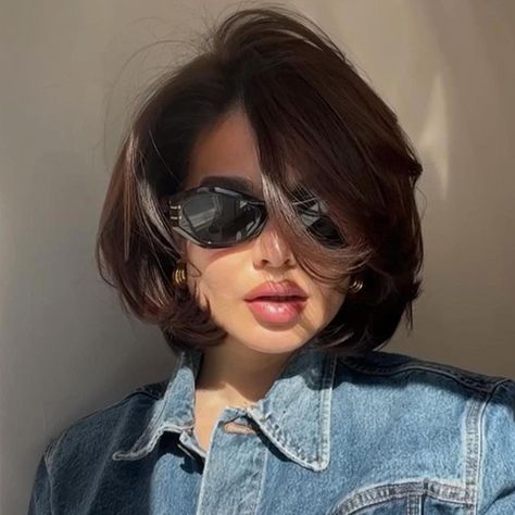 Trendy Bob Hairstyles, Hair Inspiration Short, Short Bob Haircuts, Penteado Cabelo Curto, Trending Haircuts, Short Hair Haircuts, Short Bob Hairstyles, Hair Dos, Bobs Haircuts