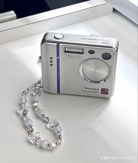 Camera Beads Strap, Camera Charm Strap, Beaded Camera Strap, Beaded Charms, Necklace Inspiration, Bead Keychain, Selling On Instagram, Wishlist 2024, Strap Phone