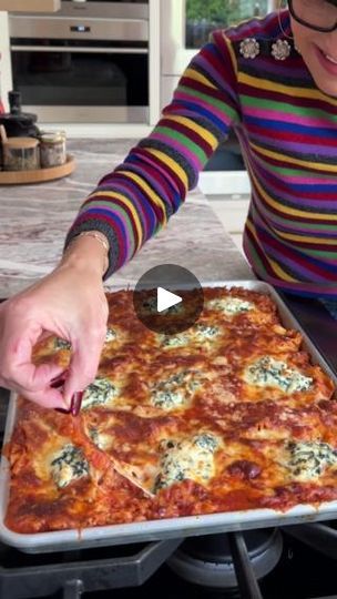 430K views · 12K reactions | Sheetpan Layerless Lasagna- All the crispy cheesy edge pieces of lasagna, in every bite! http://ow.ly/nE8A50NJPO6 | By Giada De Laurentiis | Facebook Layerless Lasagna, Crispy Lasagna, Deconstructed Lasagna, Recipe With Broccoli, Pan Lasagna, Classic Lasagna, Easy Eat, Giada De Laurentiis, Sheet Pan Dinners