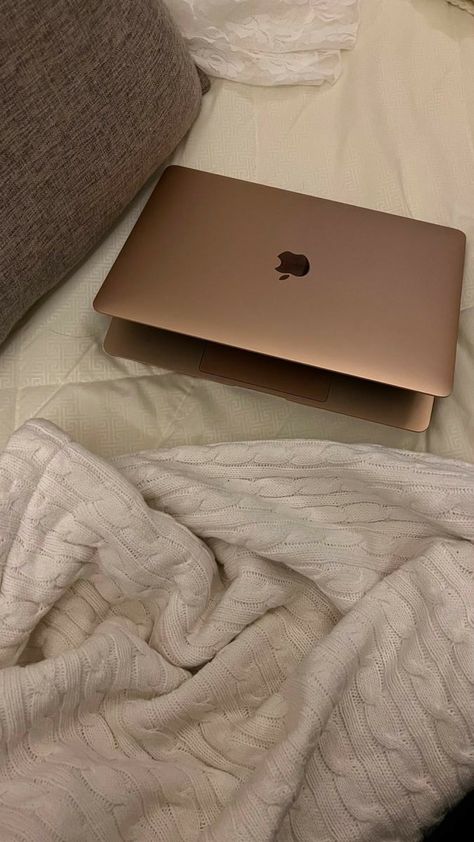 #marketing Girly Tingz, Macbook Air Laptop, Photos Aesthetic, Backlit Keyboard, Apple Computer, Fashion Hijab, Apple Macbook Air, Cartoon Quotes, Retina Display