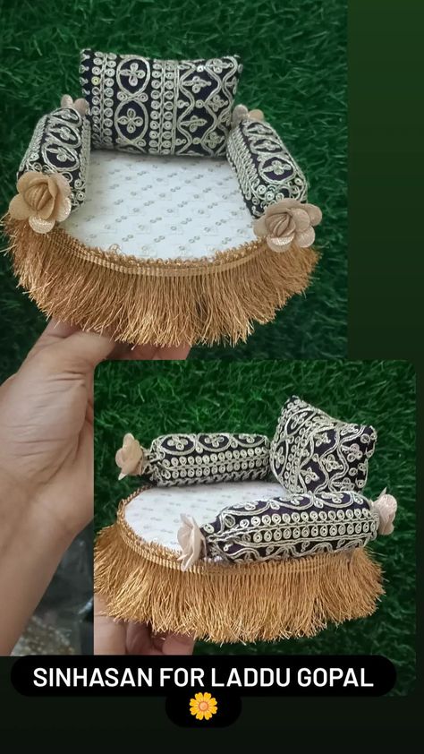 Krishna Asana Diy, Krishna Aasan, Krishna Jula, Duppattas Designs Ideas, Laddoo Gopal, Ganpati Decoration Theme, Homemade Beds, Decoration Ideas Wedding, Mandir Decoration