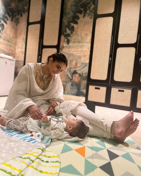 Sonam Kapoor and Anand Ahuja’s son Vayu is celebrating his first birthday today. The day is special for Vayu’s parents. On his birthday, let’s take a look at Sonam Kapoor’s The post 7 cute moments of Sonam Kapoor with her son Vayu that prove she’s a doting mother appeared first on Bollywood Bubble. Sonam Kapoor Wedding, Anand Ahuja, Cute Moments, Dream Closet Design, Backless Blouse Designs, Bollywood Photos, Dress Design Patterns, Yoga Dance, Sonam Kapoor