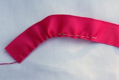 How to ruffle grosgrain ribbon Ribbon Ruffles Diy, How To Make Ruffles, Flower Hair Bows, Ruffle Flower, Fabric Flower Tutorial, Sewing Appliques, Ribbon Crafts, Bow Clips, Learn To Sew