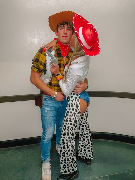 Womens Toy Story Costume, Jesse And Woody Costume Couple Diy, Buzz Lightyear Couple Costume, Buzz Light Year And Jessie Costume, Couple Cowboy And Cowgirl Costumes, Couple Toy Story Costumes, Woody Jessie Costume, Buzz And Jessie Costume Couple, Woody And Jessy Couple Costume