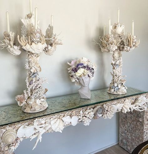 Antiques Obsession: Coquillage - Southern Home Magazine Diy Mermaid Decor, Southern Home Magazine, Seashell Art Diy, European Explorers, Shell House, Shell Chandelier, Coral Decor, Shell Decor, Home Magazine