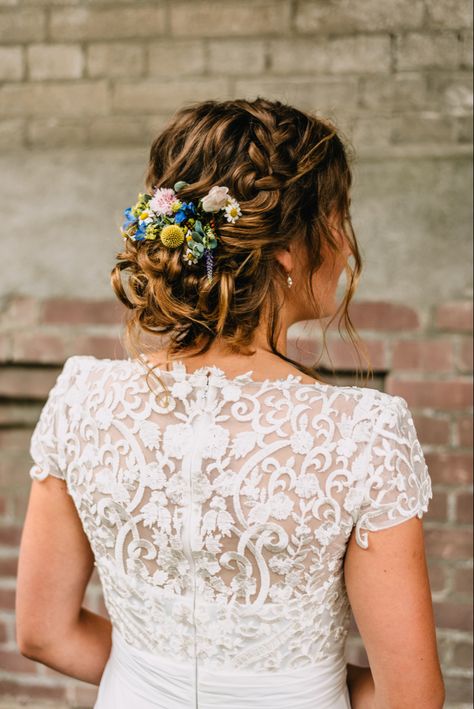 Low Updo Wedding Hair With Flowers, Wedding Hair Updo Flowers, Wedding Updo Flowers, Short Boho Wedding Hair, Bridal Hair Flowers Updo, Bride Hairstyles With Flowers, Bride Hairstyles Boho, Wedding Updo With Flowers, Boho Updo Wedding