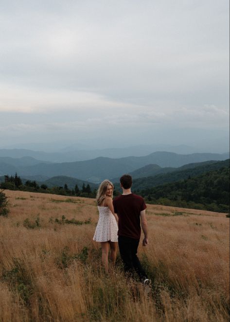 Moody photoshoot, Appalacian Trail Photos, Couple Photos, North Carolina, Mountains, Romantic Photoshoot, Blue Ridge Mountain Couple Photos Bald Photoshoot, Mountain Couple Photos, Mountain Couple Photoshoot, Moody Photoshoot, Romantic Couple Photos, Mountain Engagement Shoot, Mountain Photoshoot, Mountain Couple, Blue Ridge Mountain