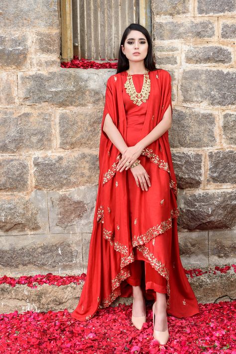 Red Indo Western Outfit, Anarkali Models, Haldi Dresses, Plain Suits, Extra Dresses, Cape Dresses, Cape Lehenga, Indian Kurtis, Red Kurta