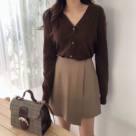 Dark Academia Outfits, Looks Pinterest, Academia Outfits, Academia Fashion, Brown Outfit, Korean Girl Fashion, Academia Aesthetic, Brown Aesthetic, Light Academia