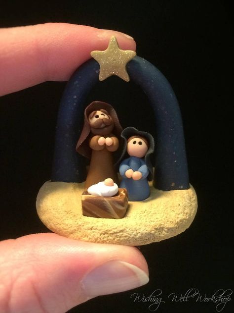 Polymer Clay Miniature, Clay Christmas Decorations, Polymer Clay Ornaments, Sculpey Clay, Christmas Clay, Polymer Clay Christmas, Themed Christmas, Nativity Crafts, Polymer Crafts