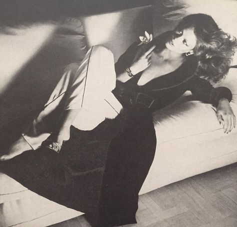 24 Likes, 2 Comments - @sandylinter on Instagram: “#LisaTaylor 1974 #americanvogue 'the hot'brunette model of the mid-70's. She had an awesome…” Chris Von Wangenheim, Gia Carangi, Lisa Taylor, Tomboy Femme, Brunette Models, Vogue Us, Horse Girl, Beautiful Heart, Female Fashion