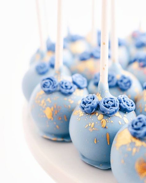 Elegant Cake Pops, Light Blue Quince, Blue Cake Pops, Blue Sweet 16, Gold Dessert, Blue Desserts, Blue Bridal Shower, Chocolate Covered Treats, Light Blue Wedding