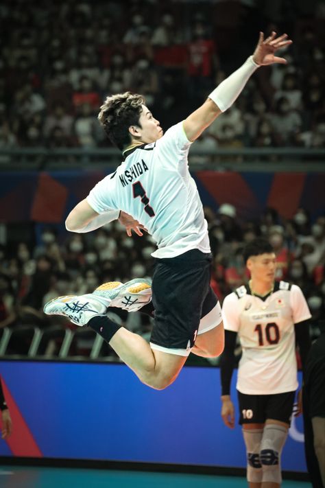 Volleyball Images, Cheap Volleyball Shoes, Nike Volleyball Shoes, Volleyball Sneakers, Best Volleyball Shoes, Volleyball Photography, Volleyball Wallpaper, Japan Volleyball Team, Volleyball Poses