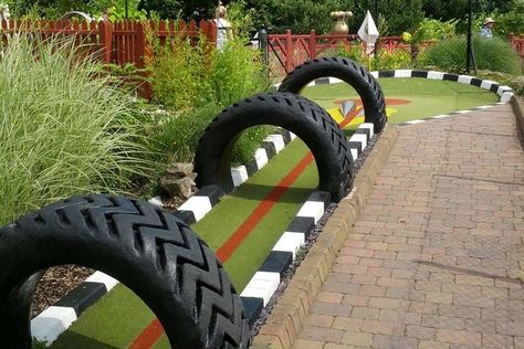 Diy Mini Golf Course Ideas Outdoor, Mini Golf Course Ideas, Mini Golf Course Diy, Backyard Mini Golf Course, Backyard Mini Golf, Putt Putt Course, Make Your Own Mini Golf Course, Homemade Miniature Golf Course, Cool Mini Golf Course