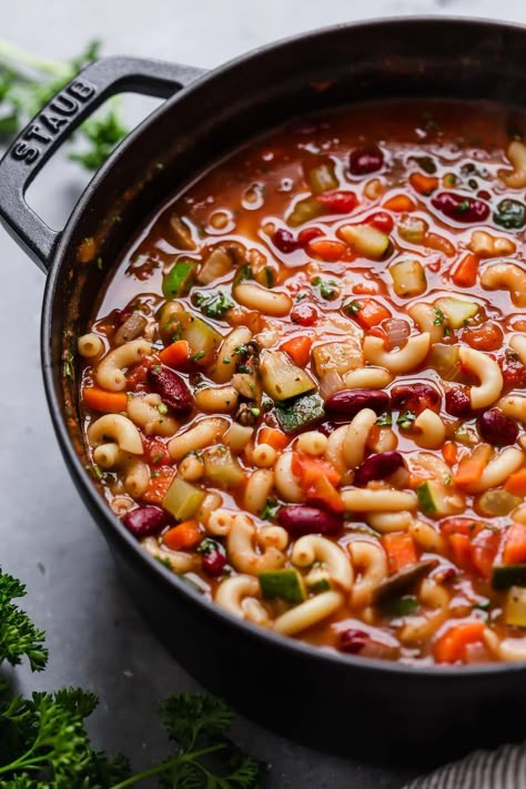 This even-better-than-classic Minestrone Soup recipe is a delicious plant-based meal that can be enjoyed by all. Easy, colorful, flavorful. Fiber Vegetables High, Fod Map Meals, High Fiber Dinner Ideas, High Fibre Dinner, High Fiber Soup Recipes, Low Fat High Fiber Recipes, Fiber Rich Foods Recipes, High Fiber Dinner Recipes, Fiber Rich Meals