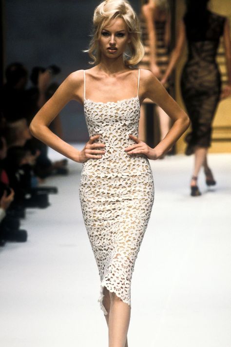 Models 90s, High Fashion Runway, 90s Runway Fashion, Runway Fashion Couture, Runway Outfits, Elegante Casual, Herve Leger, Runway Models, Looks Vintage