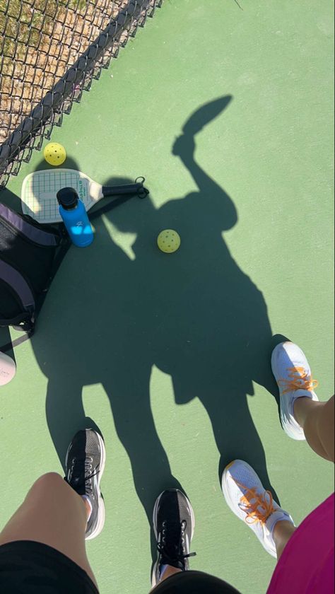 Pickel Ball Aesthetic, Pickle Ball Court Aesthetic, Pickleball Instagram Story, Summer Workout Aesthetic, Pickleball Aesthetic Vintage, Vision Board Pickleball, Pickleball Couple, Aesthetic Pickleball, Pickle Ball Aesthetic