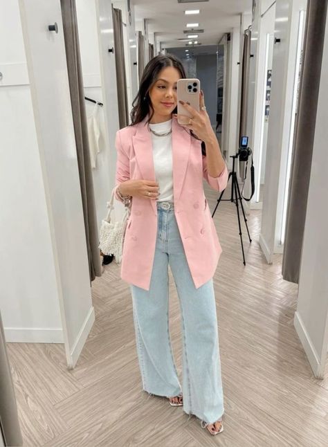 Blazer Rosa Outfit, Pink Blazer Outfit, Blazer Rosa, Elegance Dress, Outfits Con Jeans, New Look Fashion, Luxury Photography, Blazer Beige, Elegante Casual