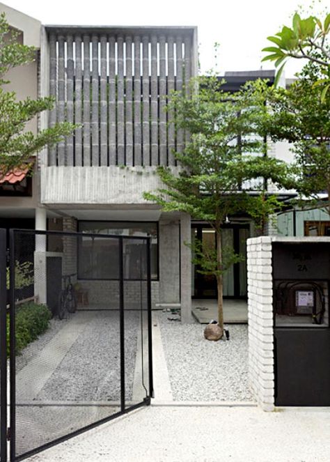 PROJECTS - SUBSOIL HOUSE :: STUDIO BIKIN | Architect, Kuala Lumpur, Malaysia Terrace House Design, Terrace House Exterior, Small House Exteriors, Eco House Design, Modern Fence Design, Home Architecture, Modern Fence, Tropical House, Design Exterior