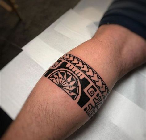 Calf Tattoo Men Simple, Aries Tatoos, Arm Band Tattoos For Men, Tattoo Maori Perna, Samoan Tattoo Designs, Polynesian Leg Tattoo, Tattoo Armband, Thigh Band Tattoo, Ankle Band Tattoo