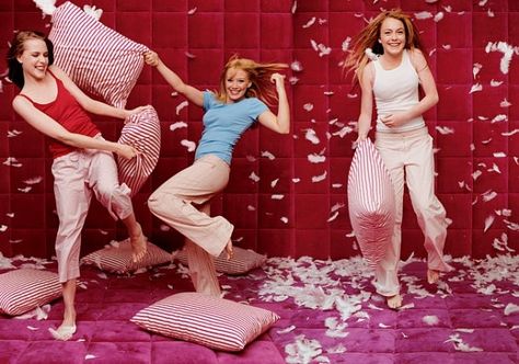 It's Raining Teens | Vanity Fair Juicy Couture Clothes, Vanity Fair Magazine, Evan Rachel Wood, Couture Outfits, Lindsay Lohan, Hilary Duff, Pajama Party, Slumber Parties, Nouvel An