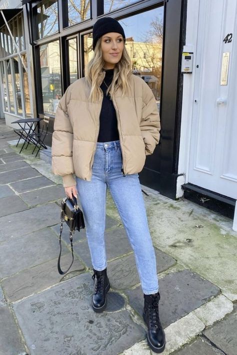 How To Style A Puffer Jacket - thatgirlArlene Fashion Puffer Jacket Outfit Winter Style, Puffer Jacket Outfits, Spain Outfit, Winter Jacket Outfits, Chicago Outfit, Puffer Jacket Outfit, Casual College Outfits, Europe Outfits, Winter Fashion Outfits Casual