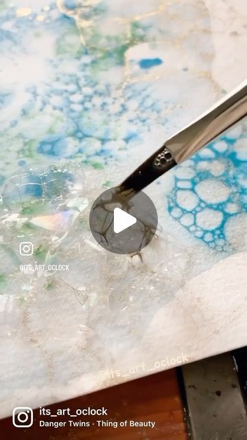 Paint And Ink Art, Bubble Watercolor Tutorial, Watercolor Soap Bubbles, Painting Bubbles Watercolor, Watercolour Bubbles How To Paint, Bubble Watercolor Painting, Watercolor On Canvas Ideas, Bubble Painting Ideas, Bubble Painting Tutorial