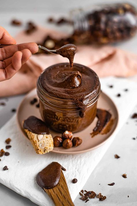 Heavenly Vegan "Nutella" Chocolate Hazelnut Spread! • Tasty Thrifty Timely Hot Wassail Recipe, Dairy Free Nutella, Easy Yummy Breakfast, Vegan Nutella, Sauces Recipes, Nutella Spread, Hazelnut Chocolate, Vegan Christmas Recipes, Homemade Nutella