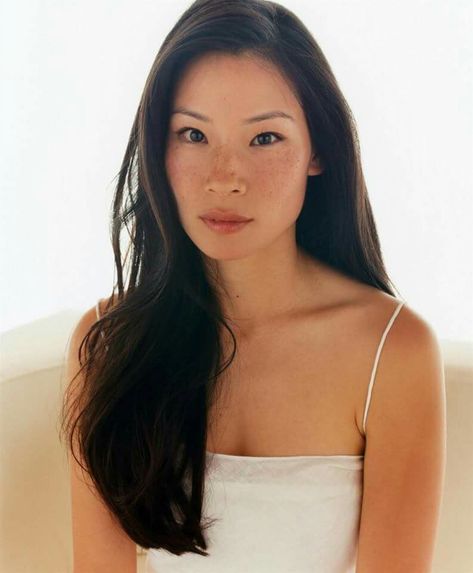 Lucy Liu Cheveux Oranges, Lucy Liu, Drew Barrymore, Dark Hair, Celebrities Female, Pretty Woman, Asian Beauty, Pretty People, Beautiful People