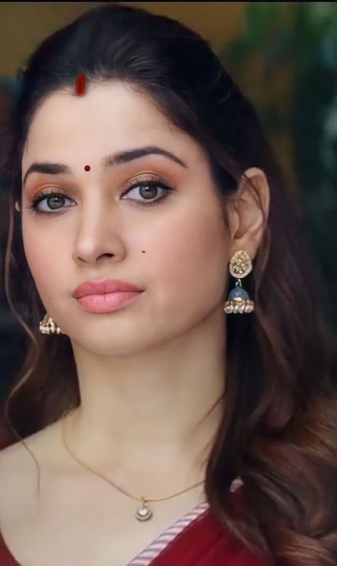 Tamanna Bhatia Thamana Picture, Tamanna Hd Images, Tamanna Bhatia, Actress Hairstyles, Arabian Beauty Women, Beauty Face Women, Famous People, Beauty Women, Star Wars