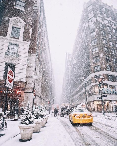 New York City Winter Snowy Streets Exploring The World Travel See NYC | #nyc #newyork #newyorkcity #newyorkwinter #nycwinter #newyorkstreets #snowystreets #explorenyc #travelnyc New York Noel, Nyc Christmas, Photography Winter, New York Aesthetic, Winter Wonder, Beautiful Places In The World, Winter Aesthetic, City Aesthetic, Best Places To Travel