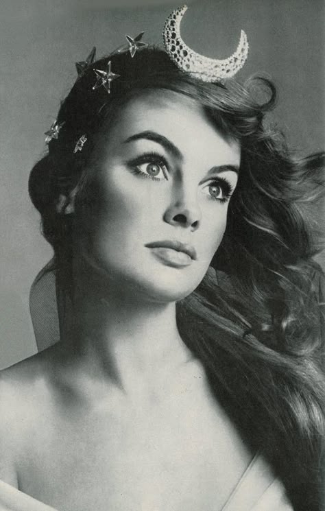 Jean Shrimpton by Richard Avedon, 1968 Colleen Corby, Carmen Dell'orefice, Pattie Boyd, Jean Shrimpton, Diy Kostüm, Richard Avedon, Brigitte Bardot, 인물 사진, Look Vintage