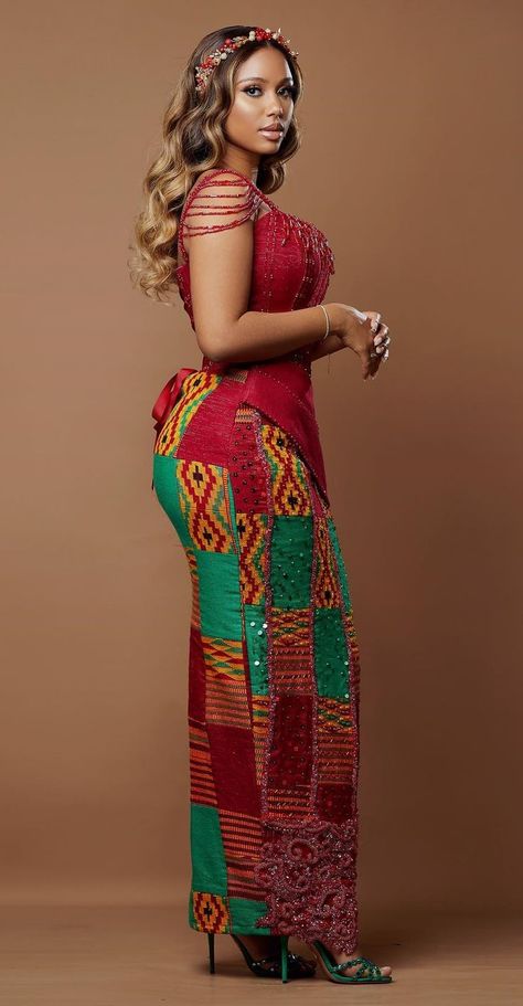 Kente Designs Ghana, Kente Short Dress Styles Ghana, Ghana Dress Styles, Kente Styles Ghana Women, Short Kente Styles For Graduation, Ghana Kente Styles, Kente Dress Styles Classy, Kente Outfits, Ghana Women