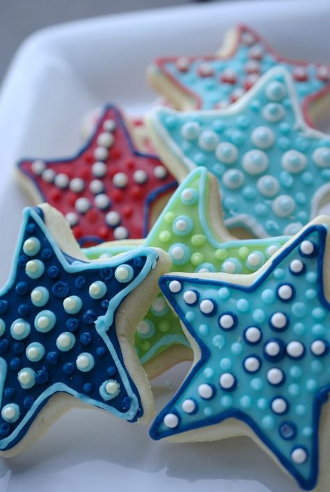 Love these starfish shaped cookies for an Under the Sea birthday party. Ocean Themed Desserts, Ocean Party Favors, Underwater Theme Party, Starfish Cookies, Underwater Birthday, Octonauts Birthday Party, Octonauts Party, Underwater Party, Sea Party Ideas