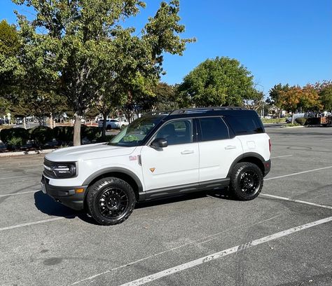 Black Rhino Sandstorm with BFG KO2 - LT255/55R18 | 2021+ Ford Bronco Sport Forum - Broncosportforum.com White Ford Bronco Sport, Blacked Out Bronco, All Black Bronco, Bronco Black Diamond, Black Ford Bronco 2021, Black 2 Door Bronco, White Bronco, Bronco Sport, Bumper Repair